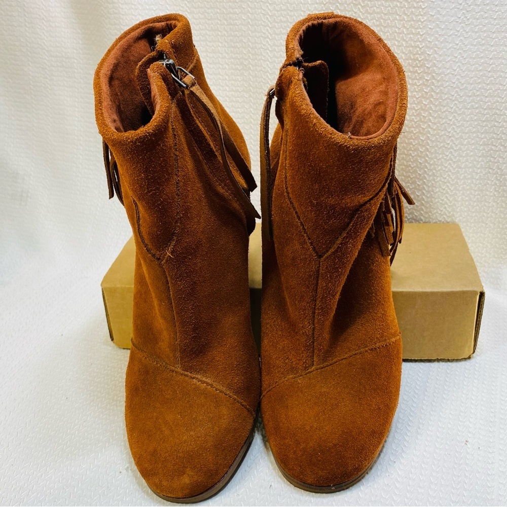 TOMS Suede Booties Womens Sz 7.5 Cinnamon Brown W. Fringe 3” Heel - Picture 3 of 10